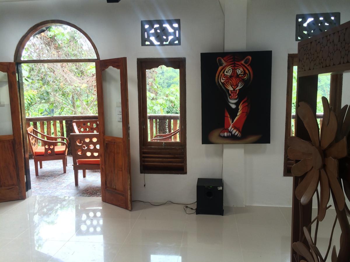 Hotel Orangutan Букит Лаванг Екстериор снимка